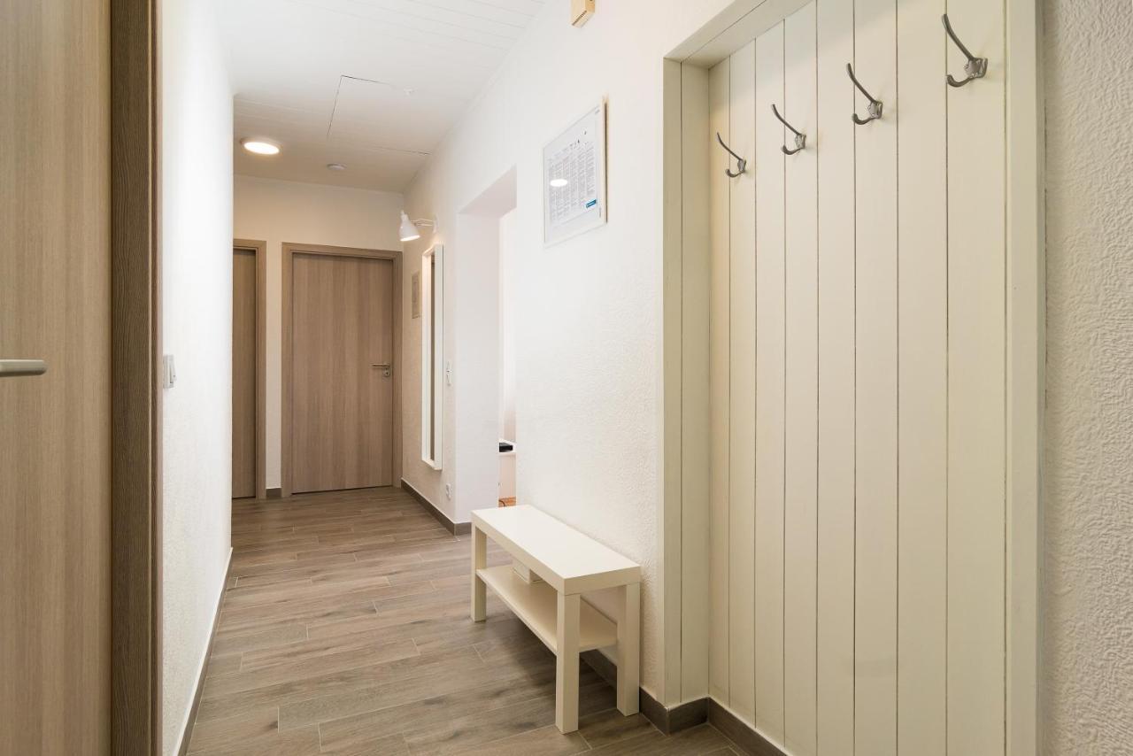 Apartman Regius White โตรกีร์ ภายนอก รูปภาพ