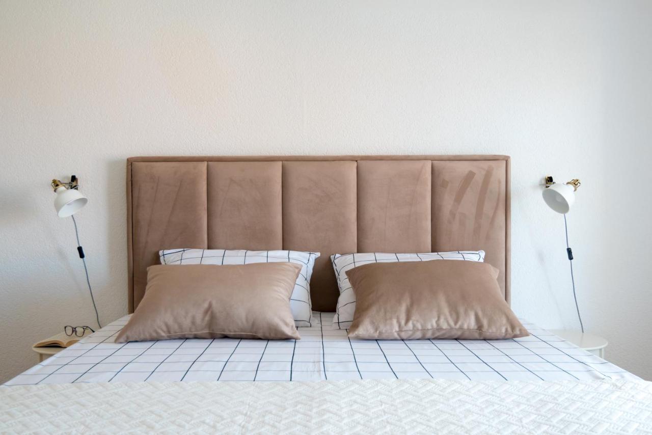 Apartman Regius White โตรกีร์ ภายนอก รูปภาพ