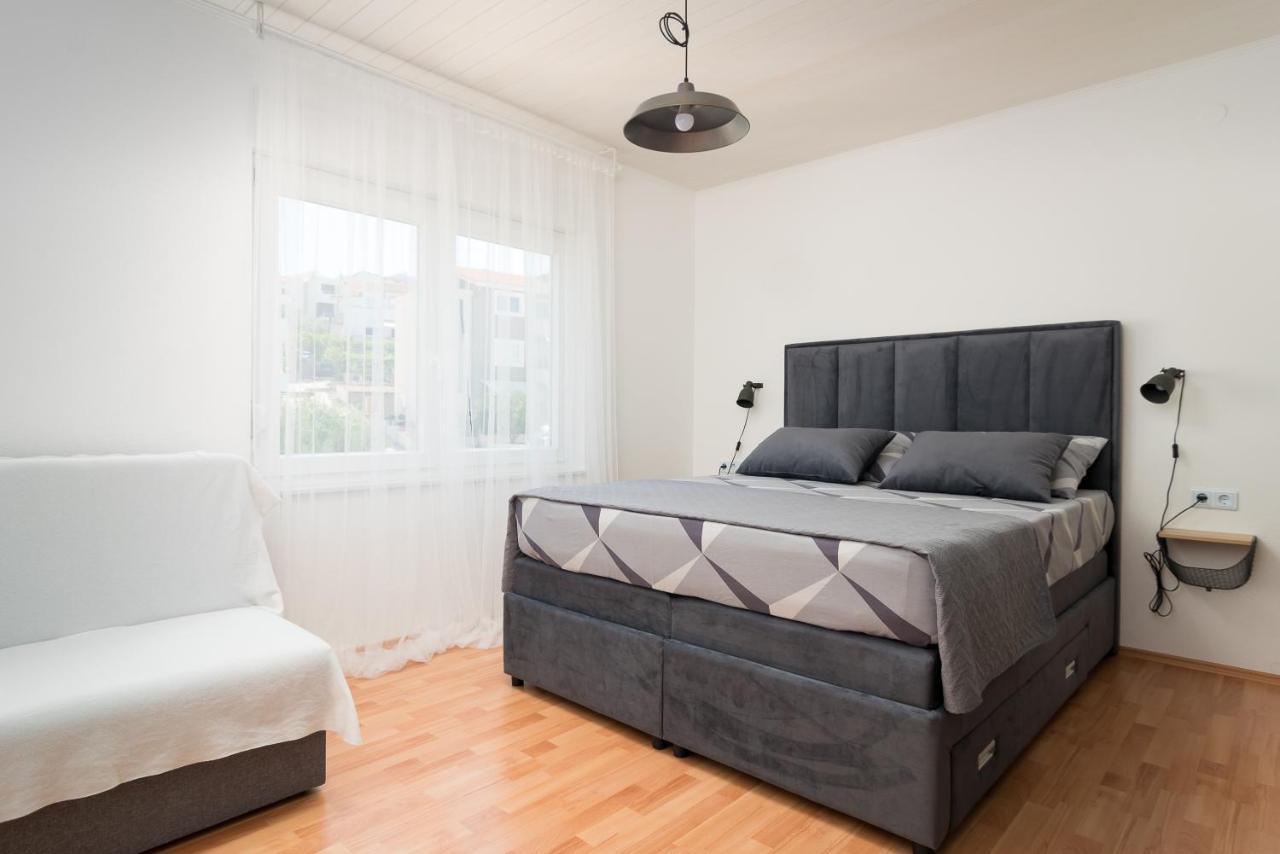 Apartman Regius White โตรกีร์ ภายนอก รูปภาพ