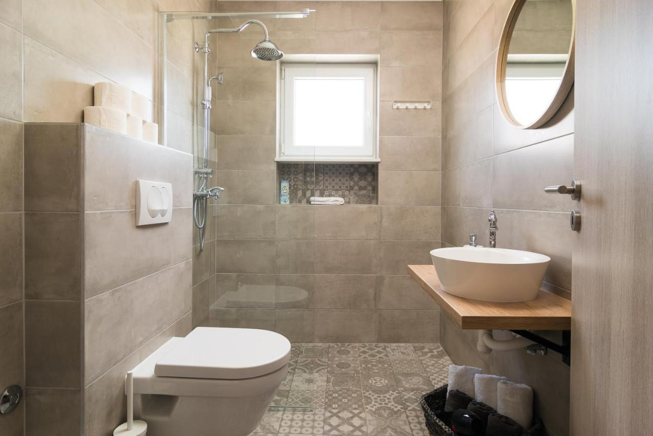 Apartman Regius White โตรกีร์ ภายนอก รูปภาพ