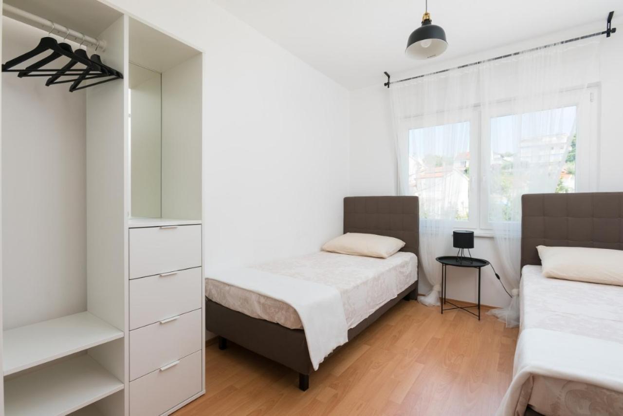 Apartman Regius White โตรกีร์ ห้อง รูปภาพ