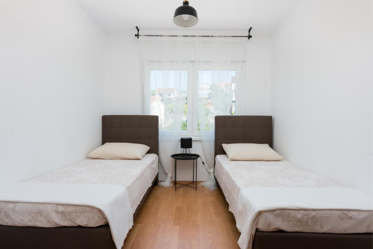 Apartman Regius White โตรกีร์ ห้อง รูปภาพ