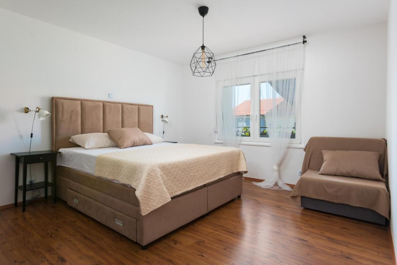 Apartman Regius White โตรกีร์ ห้อง รูปภาพ