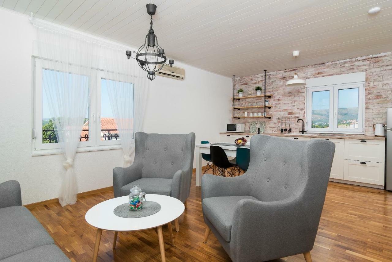 Apartman Regius White โตรกีร์ ภายนอก รูปภาพ