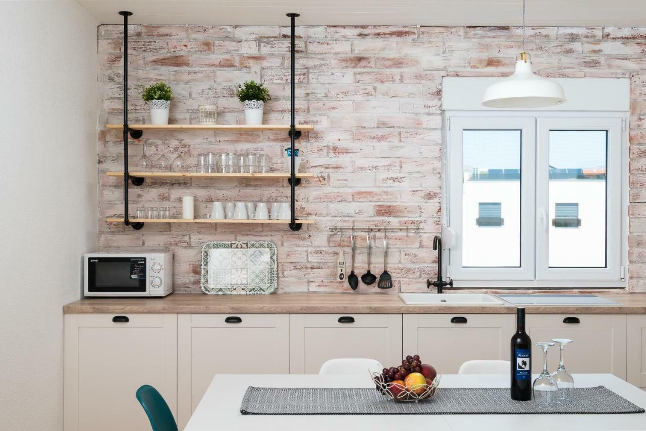 Apartman Regius White โตรกีร์ ภายนอก รูปภาพ
