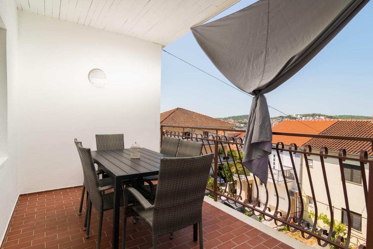 Apartman Regius White โตรกีร์ ภายนอก รูปภาพ