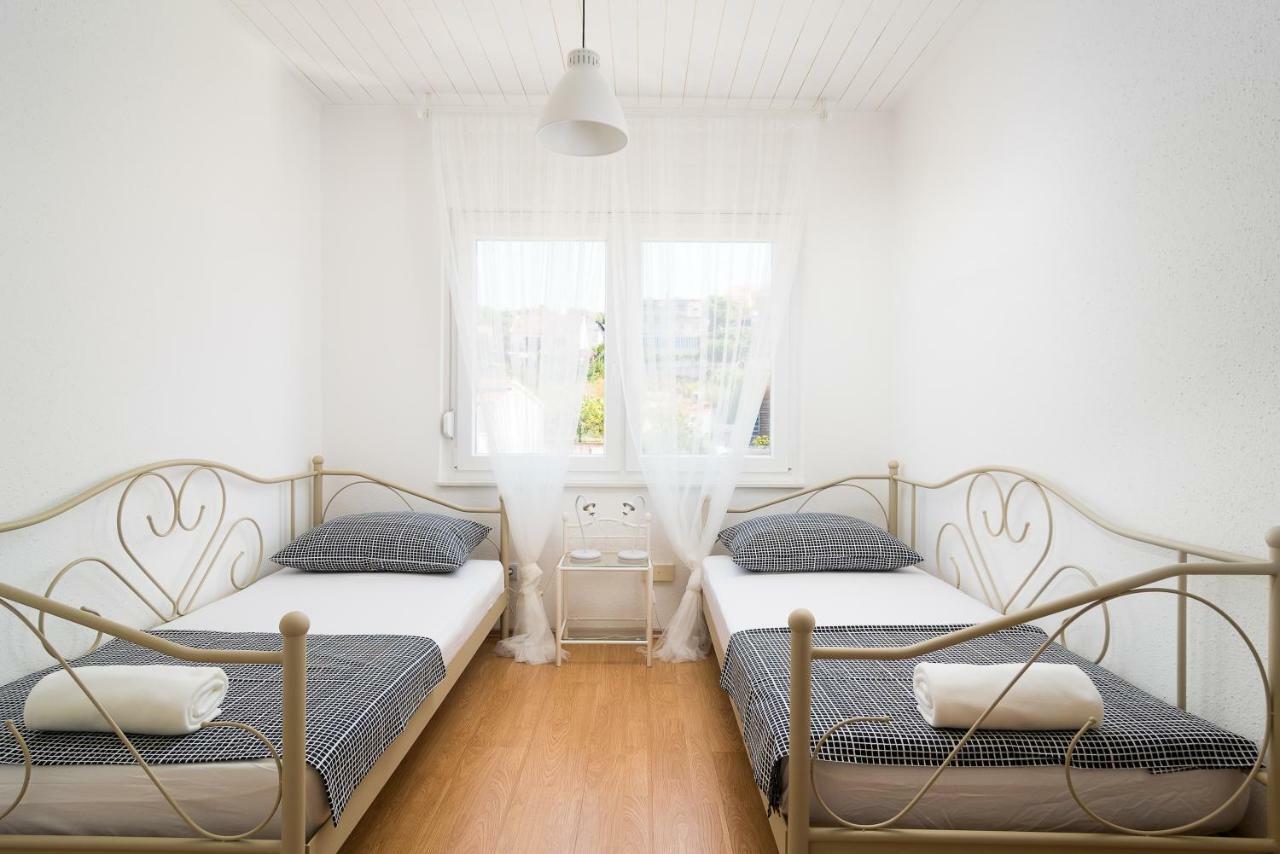 Apartman Regius White โตรกีร์ ภายนอก รูปภาพ