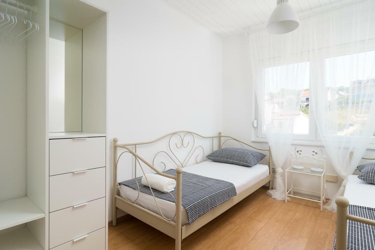 Apartman Regius White โตรกีร์ ภายนอก รูปภาพ
