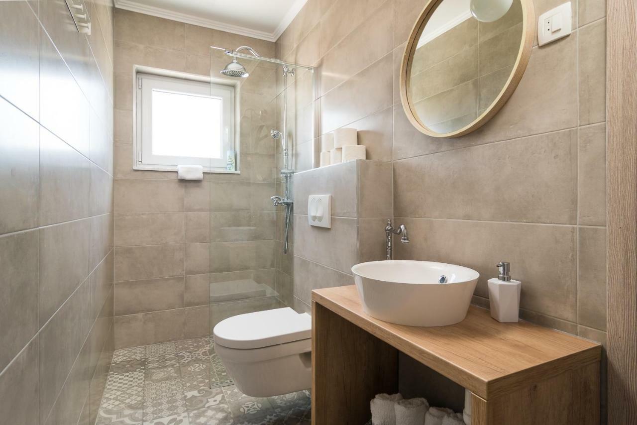 Apartman Regius White โตรกีร์ ภายนอก รูปภาพ